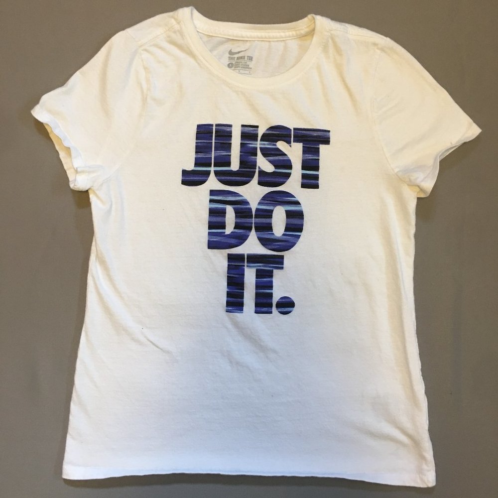 NIKE Graphic Short Sleeve T-Shirt